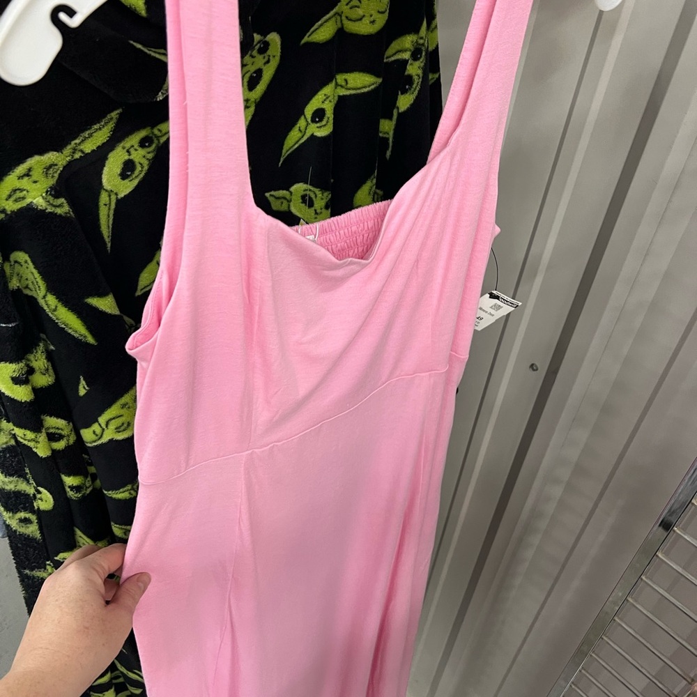 Chic Pink Sleeveless Midi Dress
